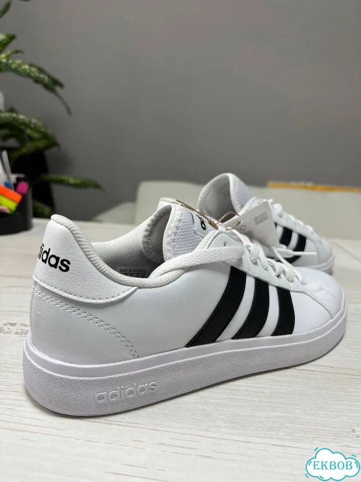 Кроссовки новые женские Adidas фото 4