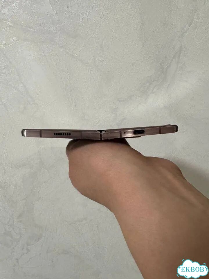 Samsung Galaxy Z Fold2, 12/256 ГБ, SIM + eSIM фото 3