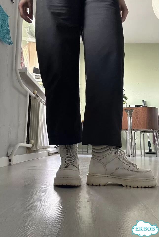 Ботинки белые dr martens фото 4