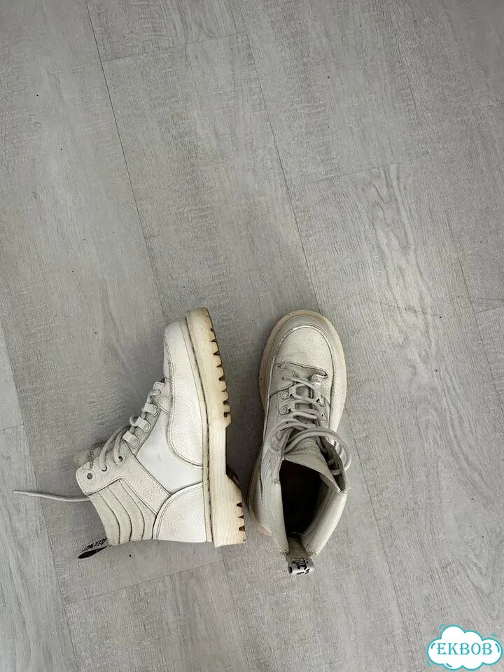 Ботинки белые dr martens фото 6