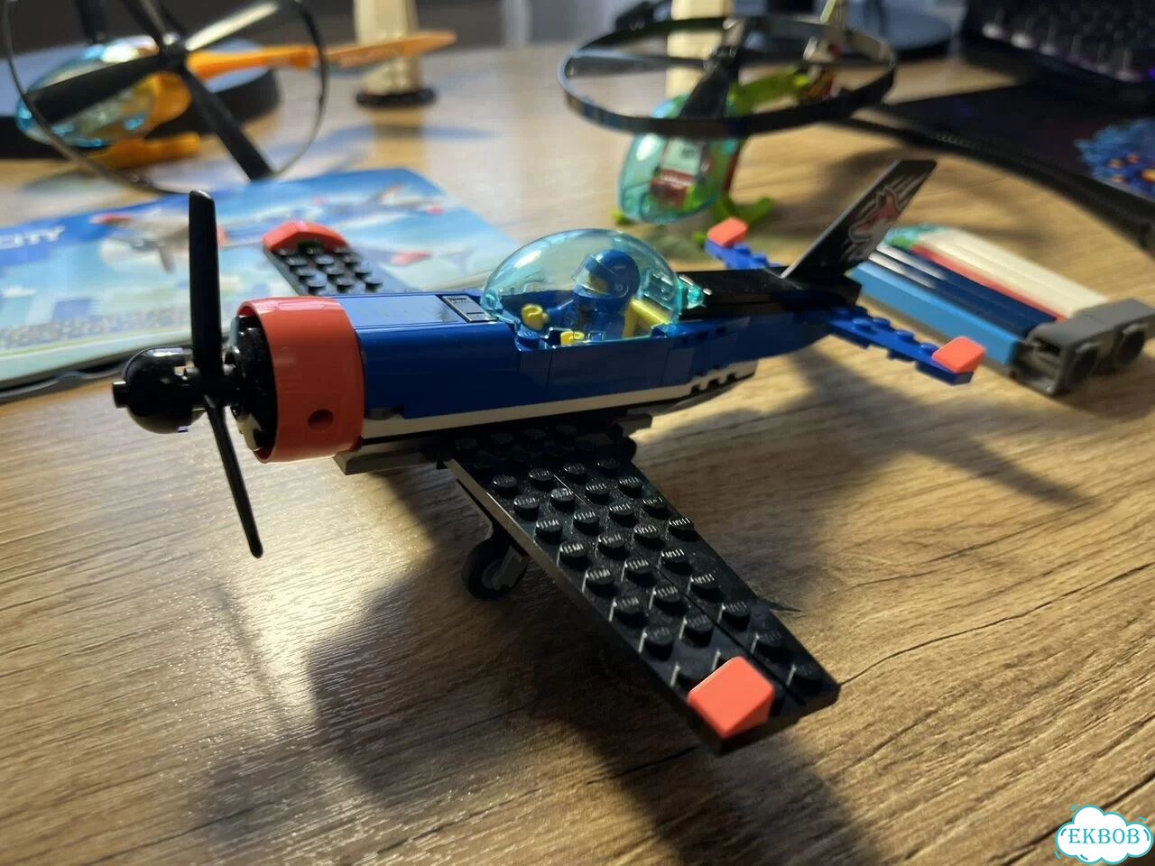 Lego city 60260 самолет и 2 вертолета фото 5
