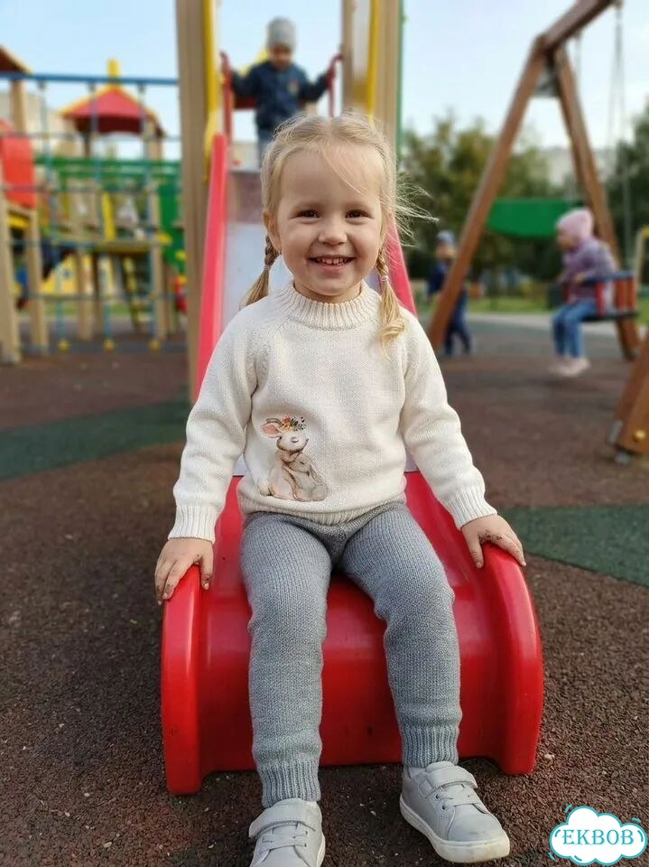 Вяжу сама. Новый костюм, на 3-4 года фото 1