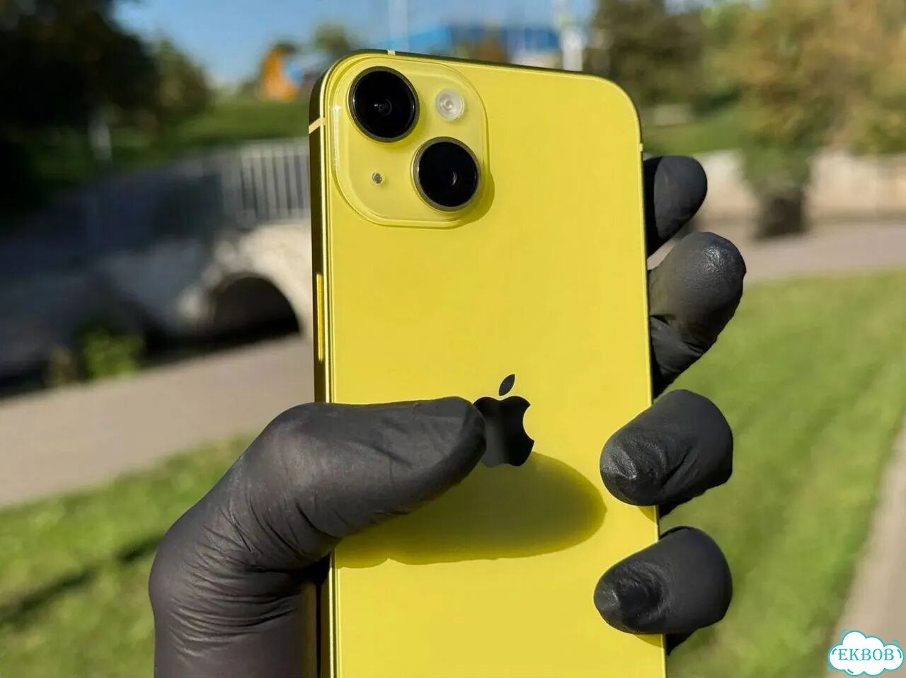iPhone 14, 128 ГБ, SIM + eSIM фото 2