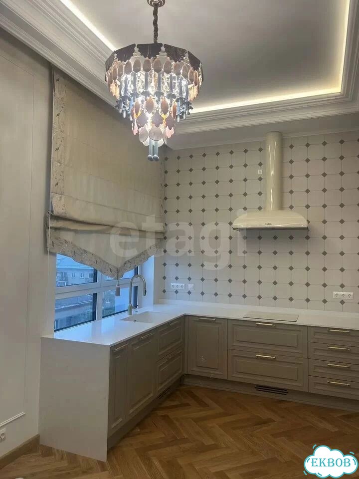 2-к. квартира, 76 м², 7/28 эт. фото 3