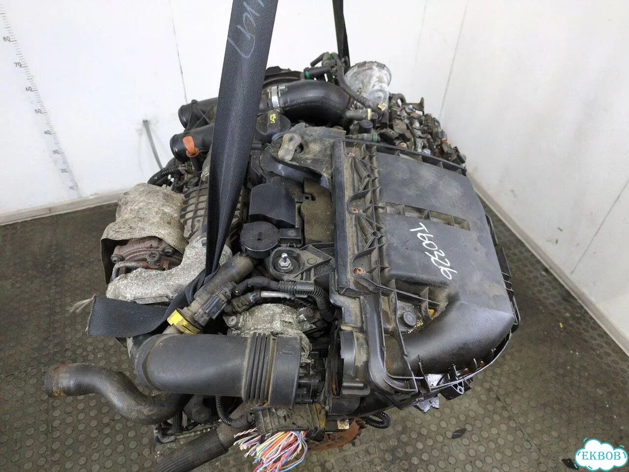 Двигатель Peugeot 208 9HD фото 1