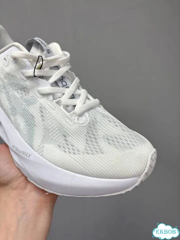 Asics Novablast 5 (SO) фото 5