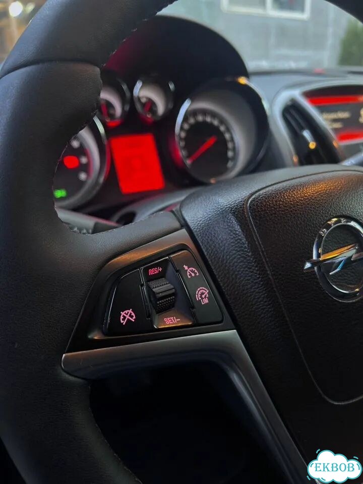Opel Astra 1.6 AT, 2014, 259 297 км фото 18