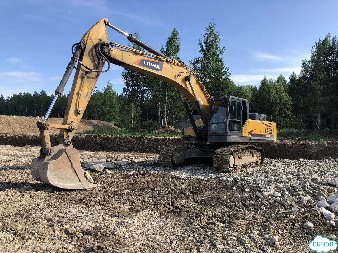 Аренда гусеничного экскаватора фото 1