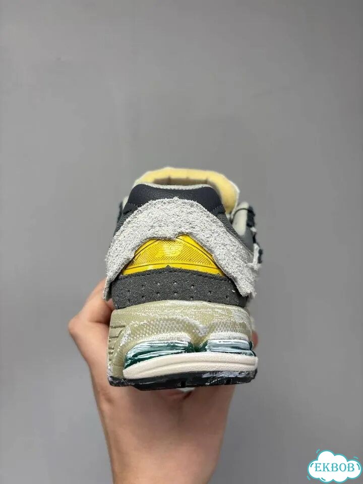 New Balance 2002r Protection Pack Серые фото 2