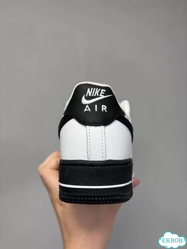 Nike Air Force 1 Бело-черные фото 1