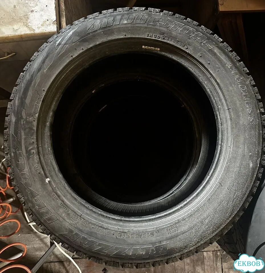 Bridgestone Blizzak Revo GZ 215/55 R16 фото 1