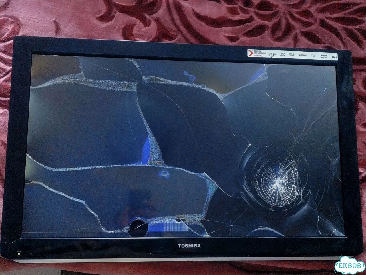 Телевизоp Toshiba 32dl833r, битая матрица фото 1
