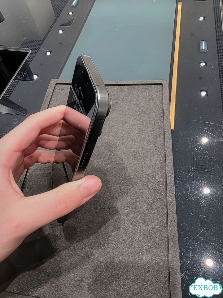 iPhone 15 Pro Max, 256 ГБ, SIM + eSIM фото 3