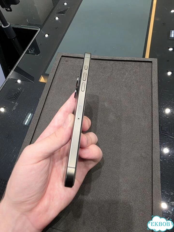 iPhone 15 Pro Max, 256 ГБ, SIM + eSIM фото 4