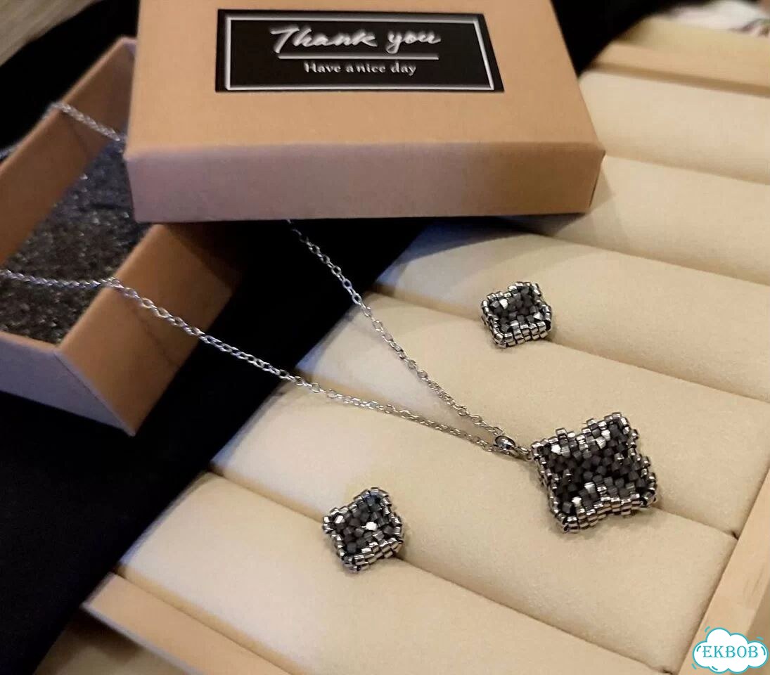 Серьги гвоздики из японского бисера фото 1