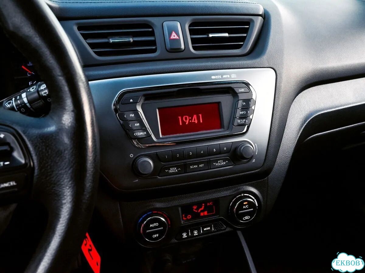 Kia Rio 1.6 AT, 2013, 141 212 км фото 10