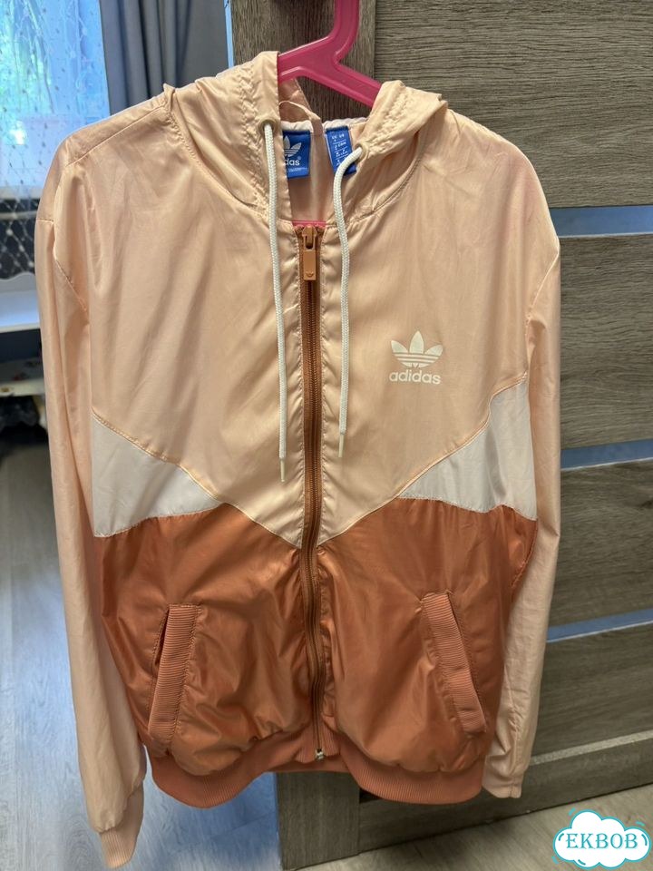 Ветровка adidas женская 36/38 фото 1