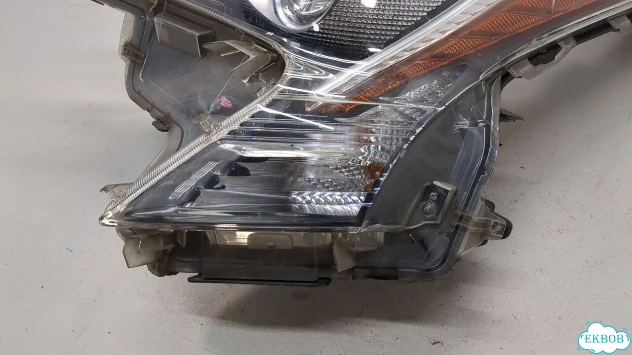 Фара (передняя) левая Toyota Prius фото 2