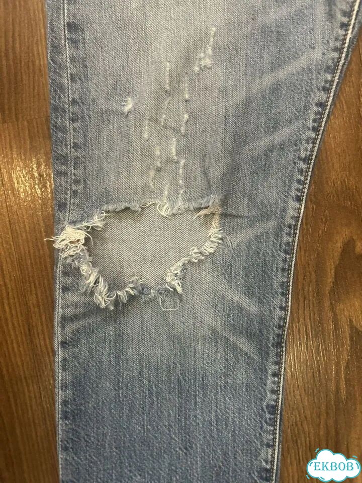 Джинсы женские levis 501 w27 L 32 оригинал рваные фото 4