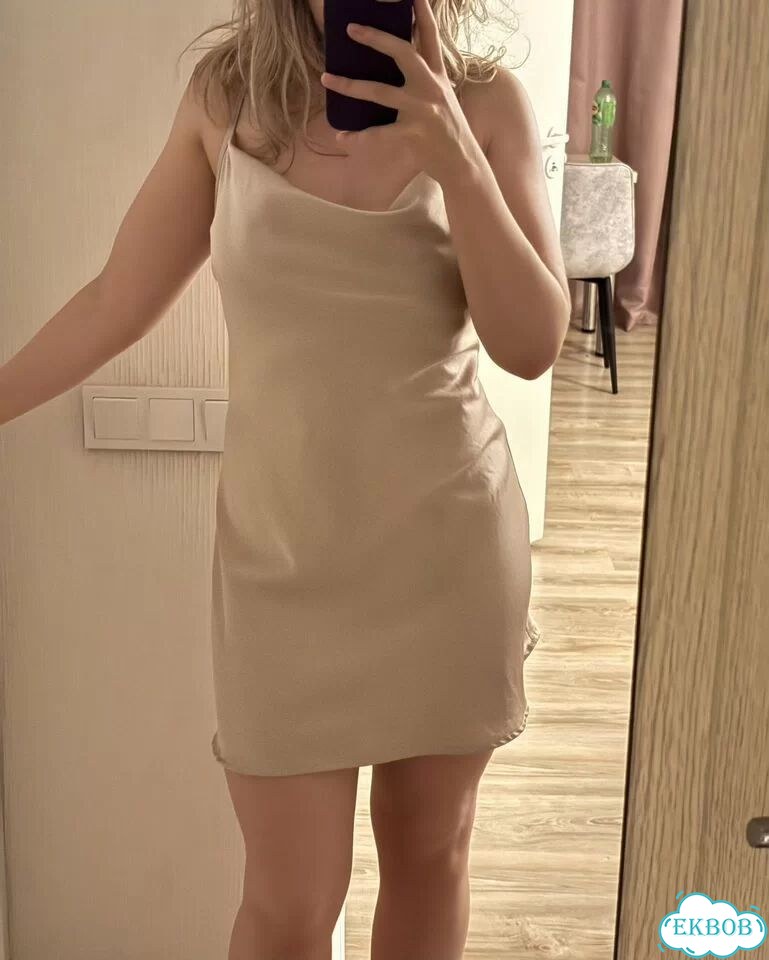 Женское бежевое платье фото 1