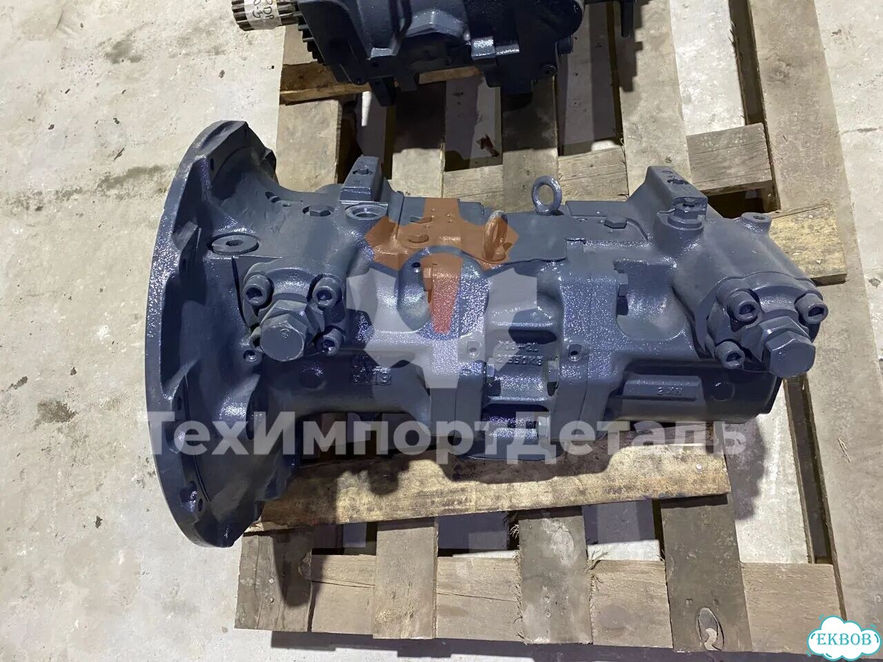Основной насос Komatsu PC200-6 фото 6