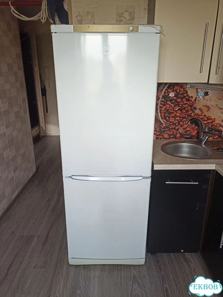 Холодильник Indesit фото 1