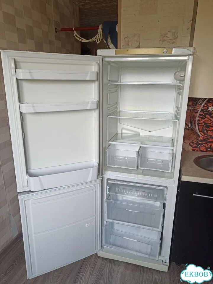 Холодильник Indesit фото 2