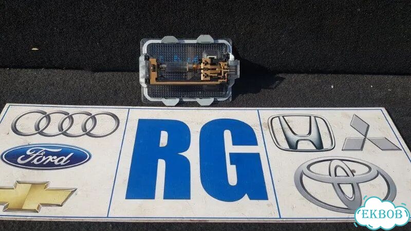 Плафон салона Opel Astra H хэтчбек Z16XEP 2006 фото 2