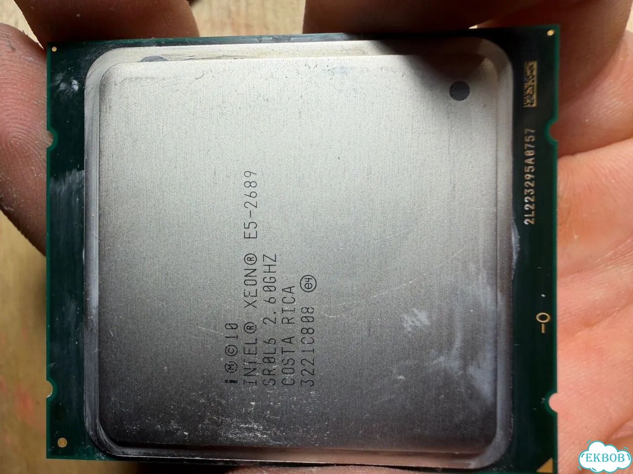 Intel Xeon e5 2689 фото 1