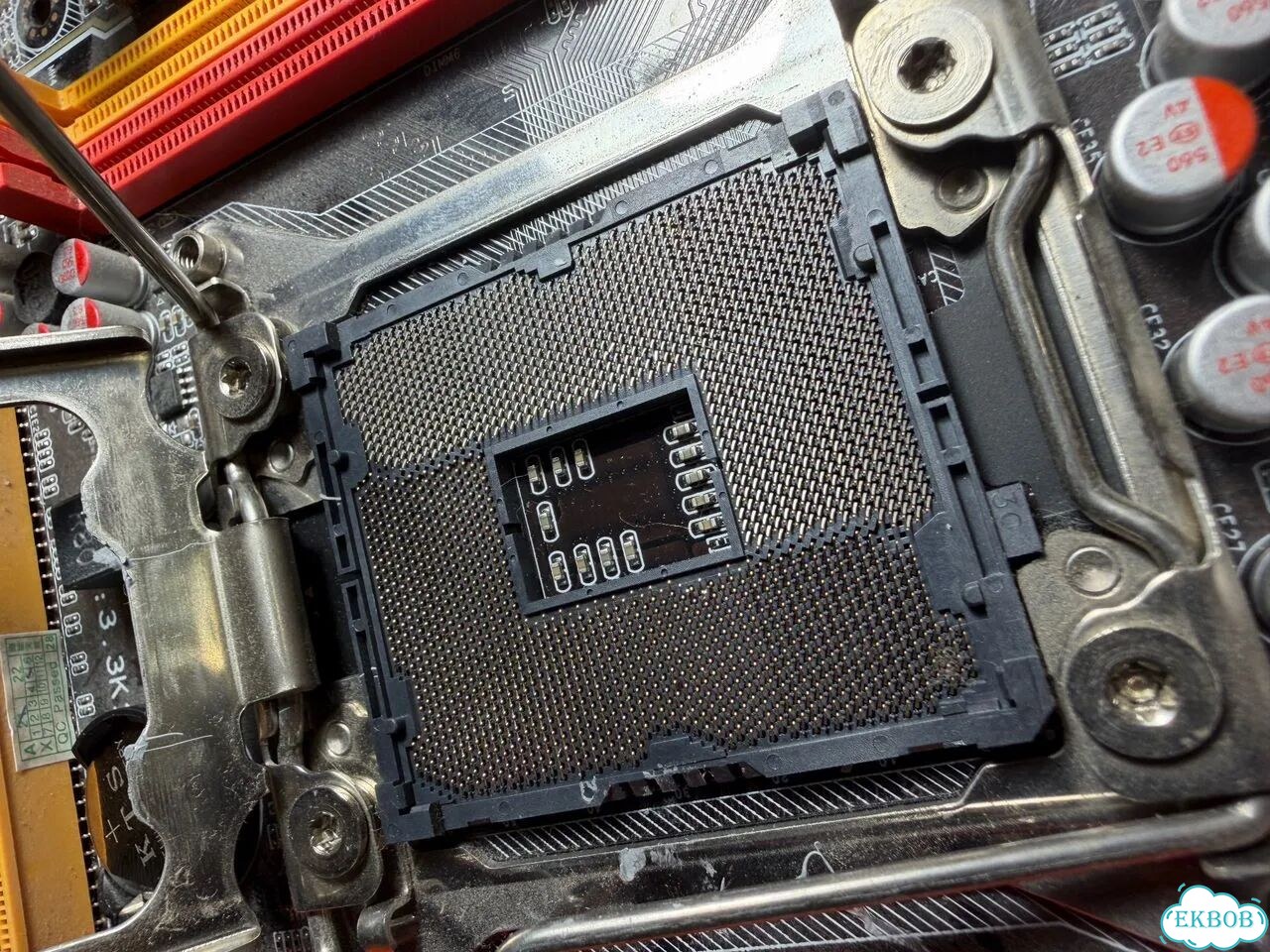 Intel Xeon e5 2689 фото 3