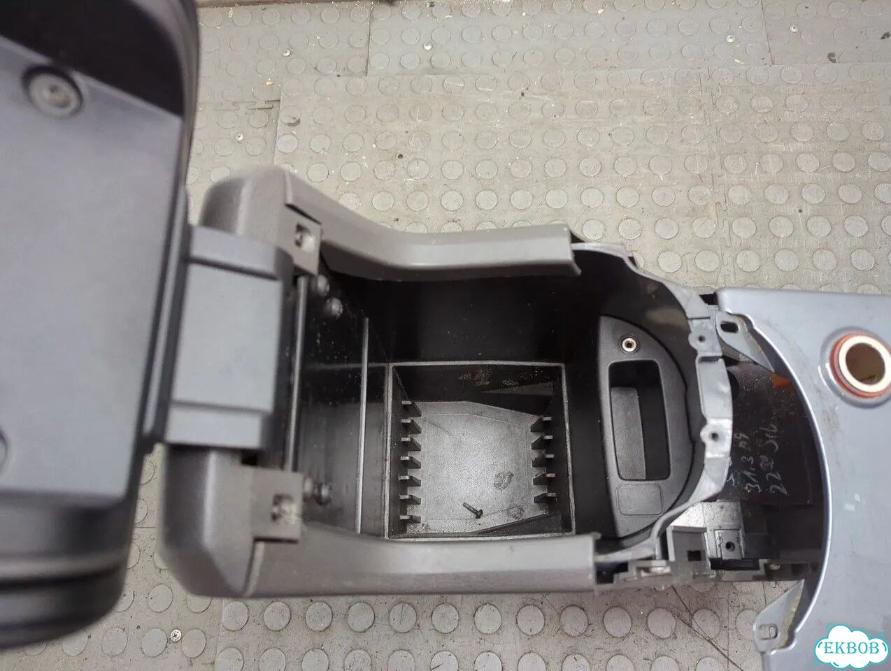 Консоль салона Ford Kuga фото 5