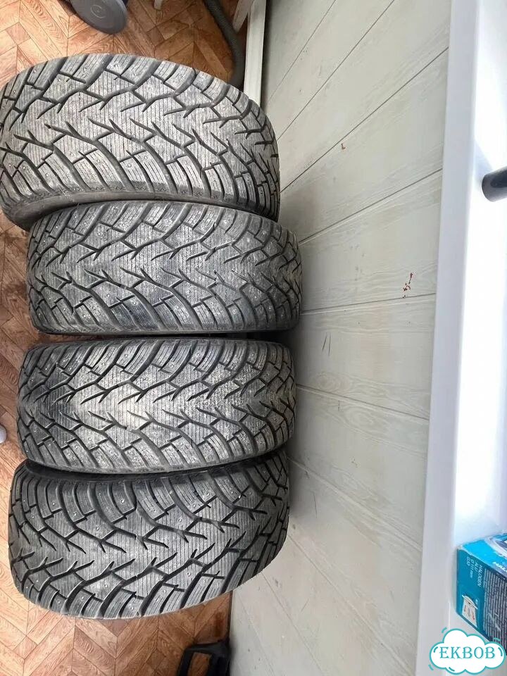 Royal Black Royal Stud 225/45 R17 фото 1