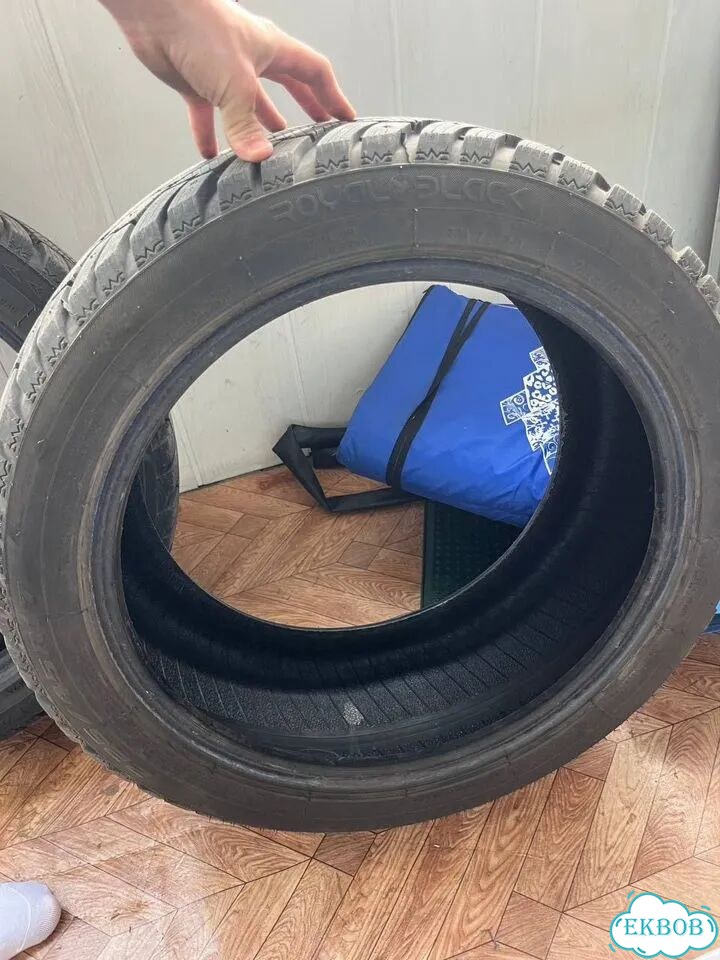 Royal Black Royal Stud 225/45 R17 фото 2