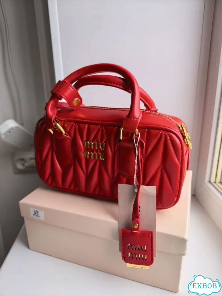 Miumiu сумка красная фото 1