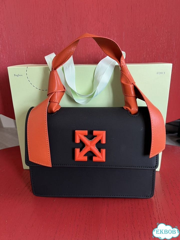 Потрясающая сумочка Off White фото 1
