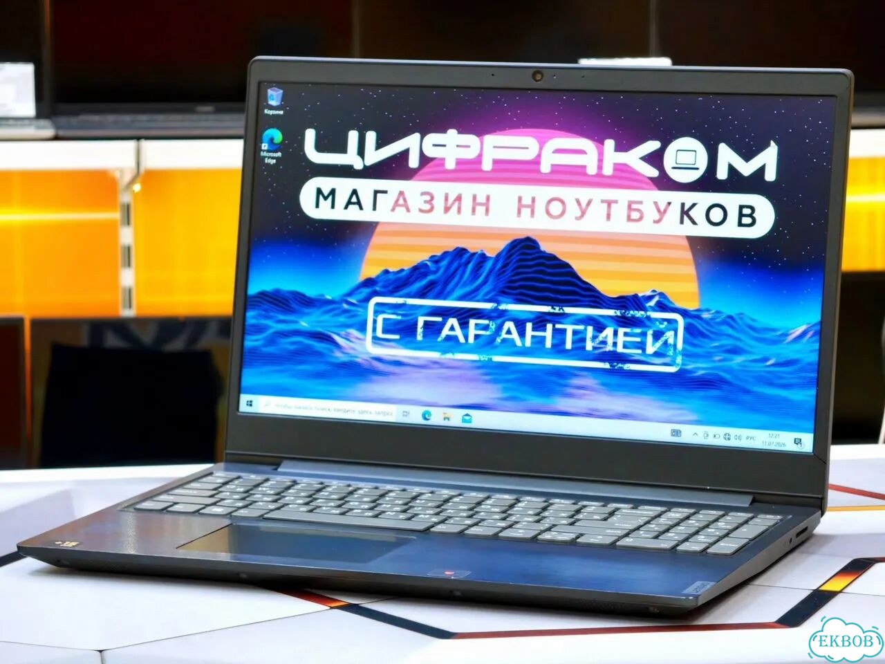 Офисный ноутбук с тонкими рамками для работы фото 2