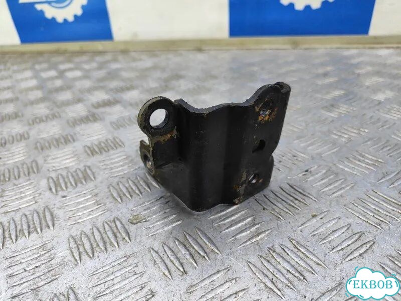 Кронштейн двигателя Toyota Corolla 9 E120 1.6 фото 3