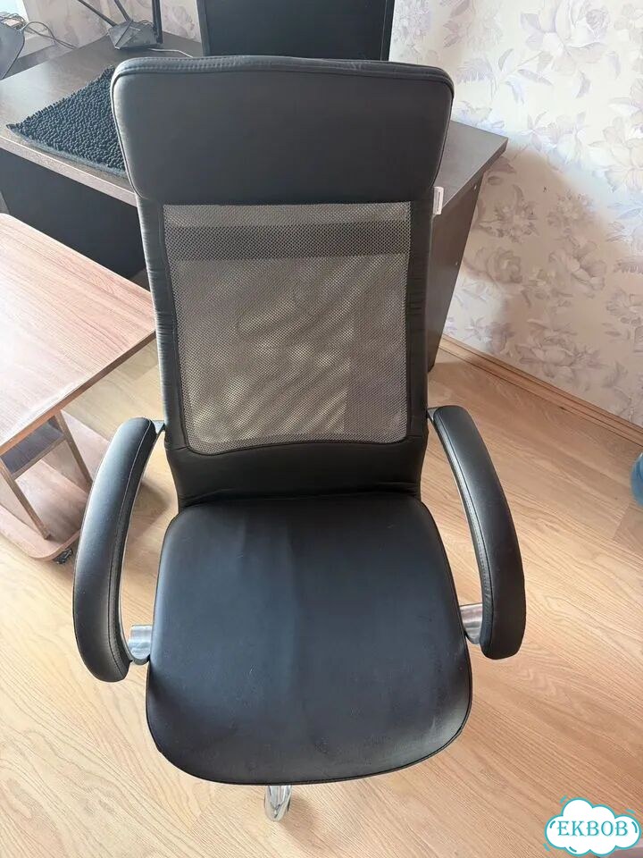 Стул офисный на колесах фото 1