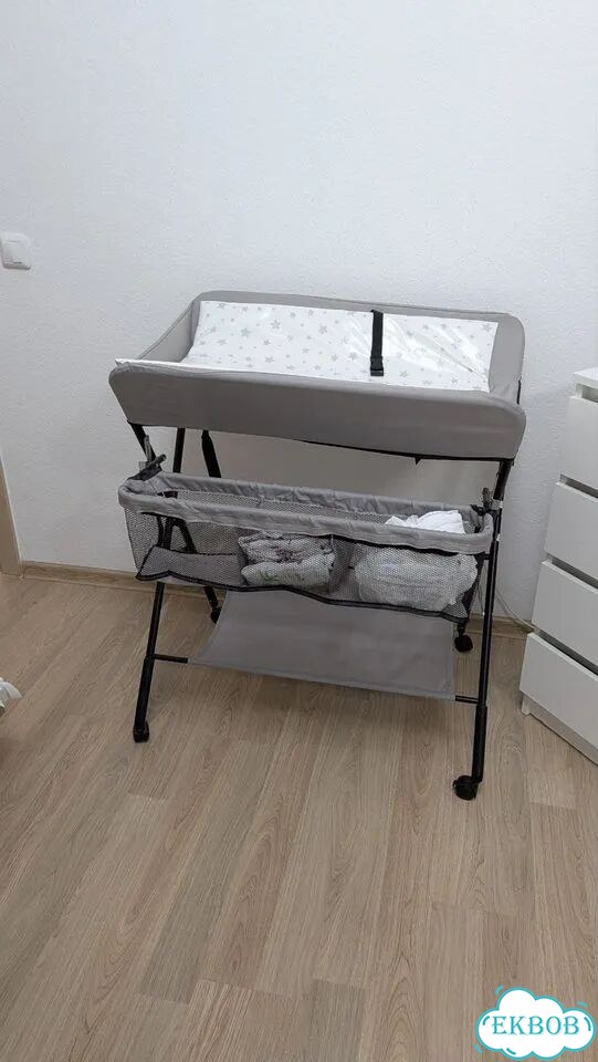 Пеленальный столик складной на колесиках фото 3