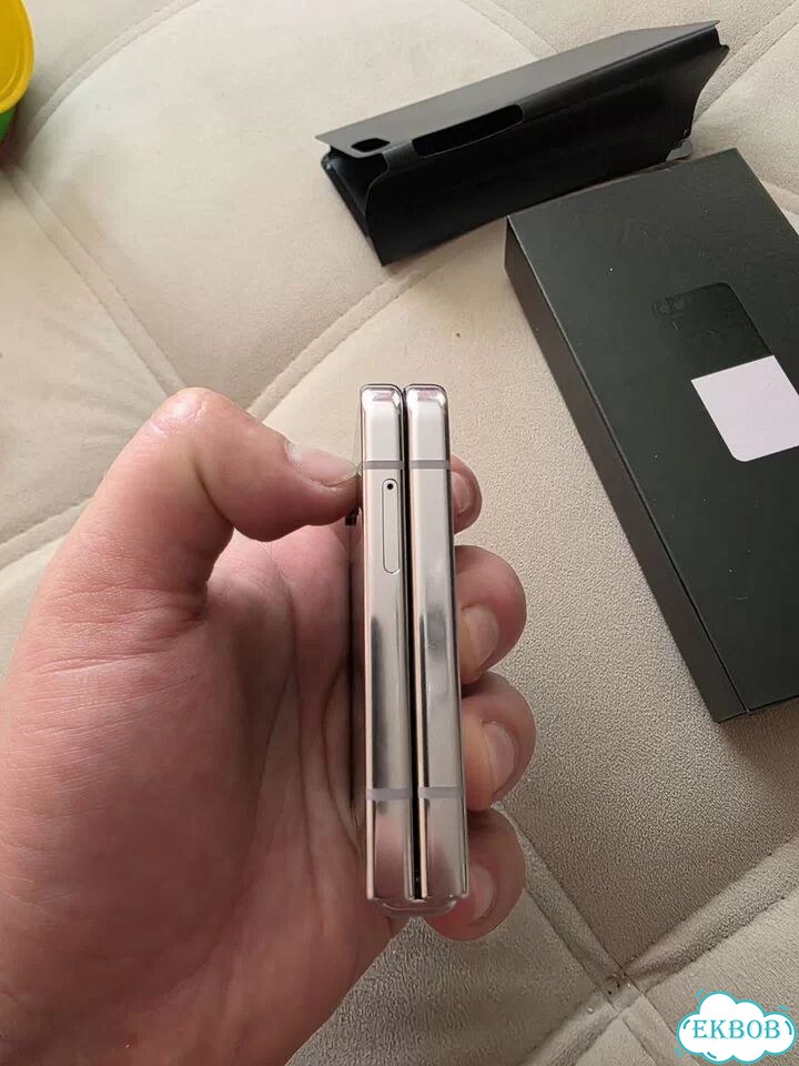 Samsung Galaxy Z Flip5, 8/256 ГБ, SIM + eSIM фото 3