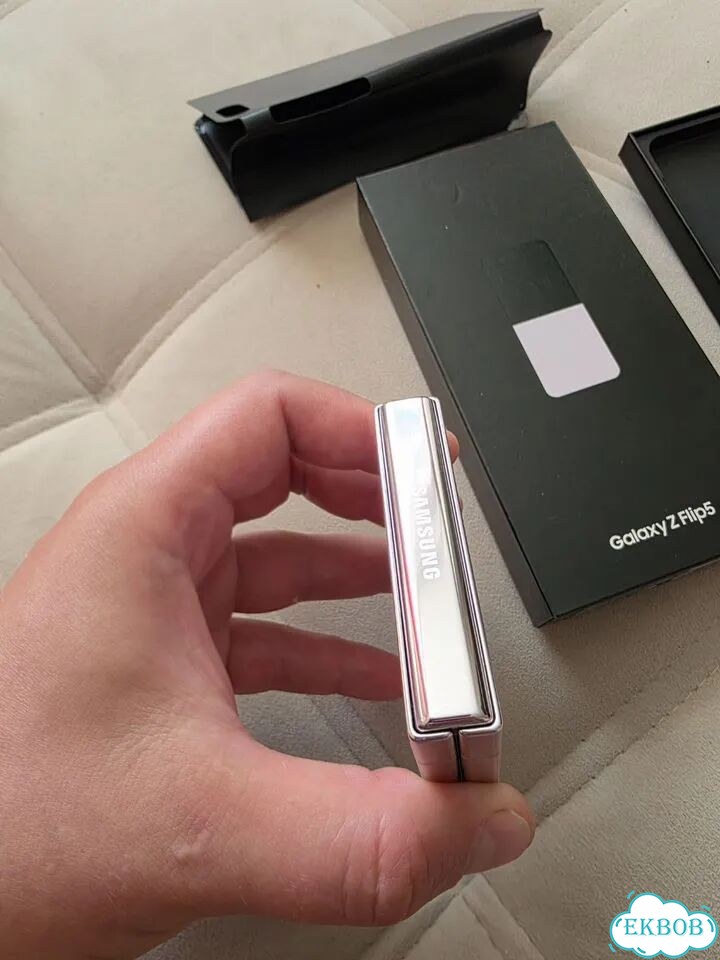 Samsung Galaxy Z Flip5, 8/256 ГБ, SIM + eSIM фото 4