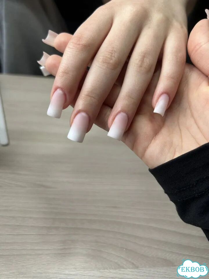 Модель на маникюр фото 1