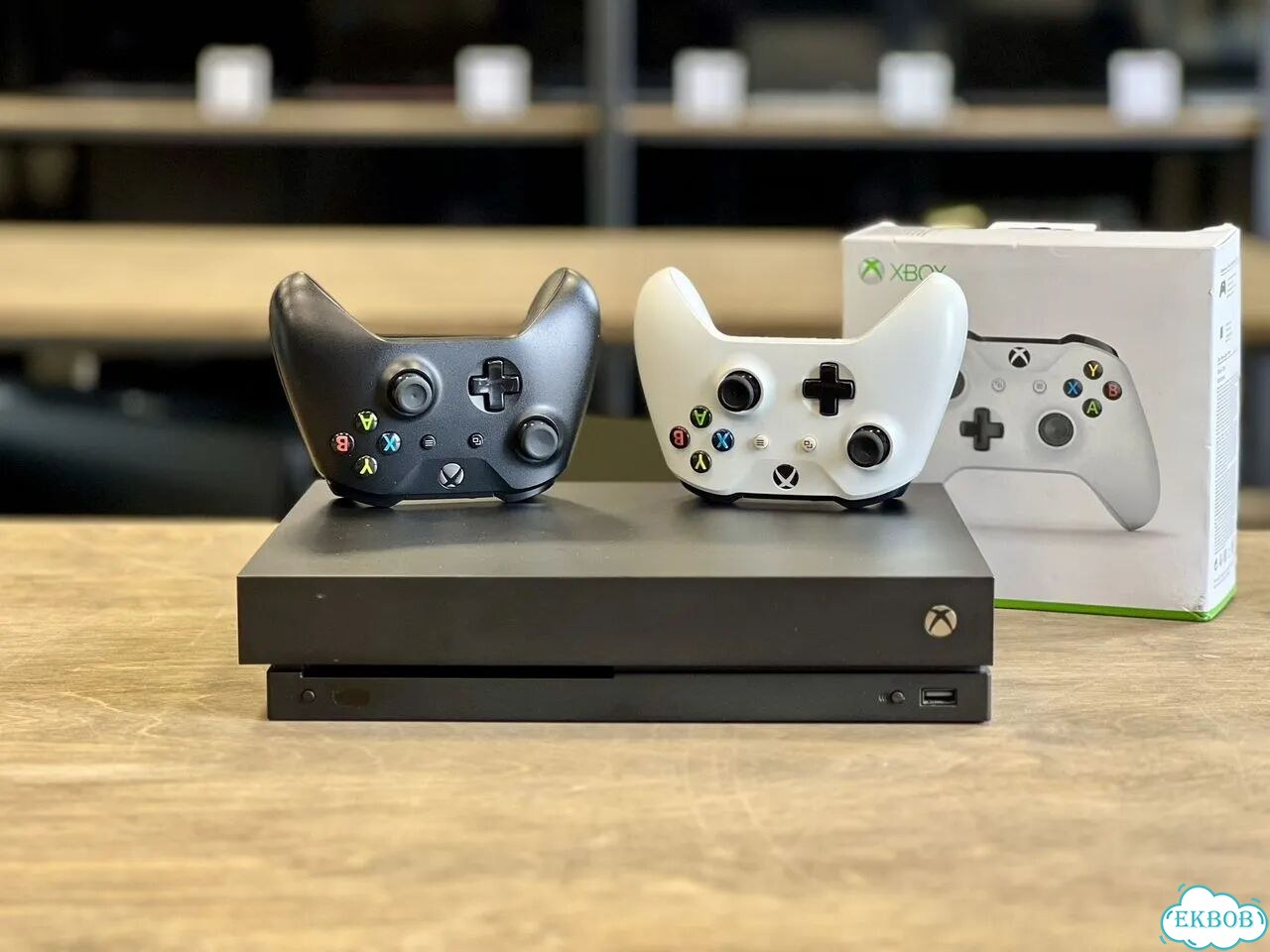 Microsoft Xbox One X 1000 Гб / Два пада / Для 4K фото 1