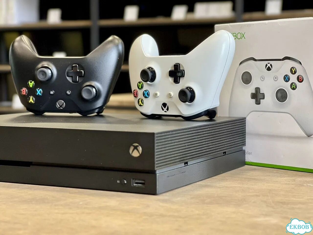 Microsoft Xbox One X 1000 Гб / Два пада / Для 4K фото 3