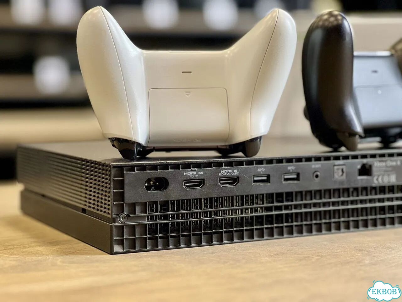 Microsoft Xbox One X 1000 Гб / Два пада / Для 4K фото 5