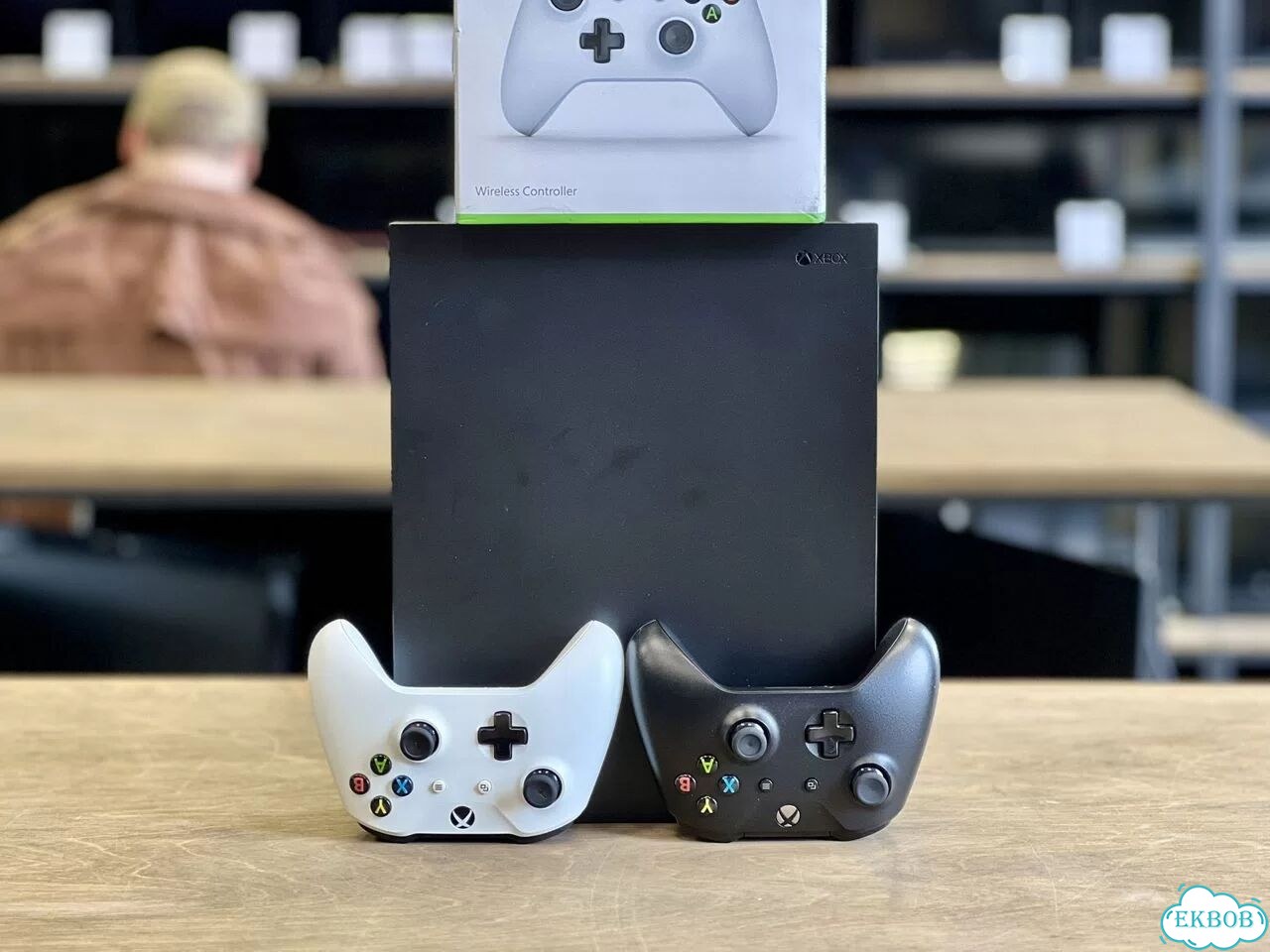 Microsoft Xbox One X 1000 Гб / Два пада / Для 4K фото 6