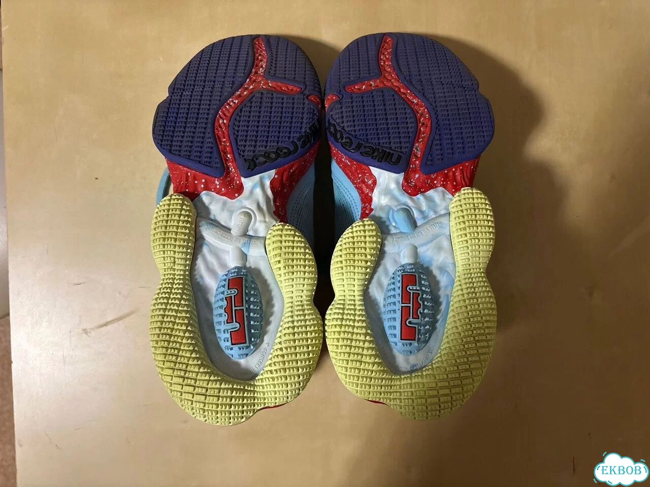 Баскетбольные кроссовки nike LeBron 19 low фото 3