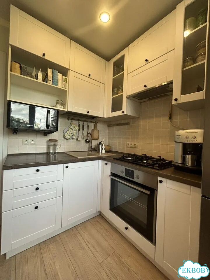 2-к. квартира, 42 м², 5/5 эт. фото 2