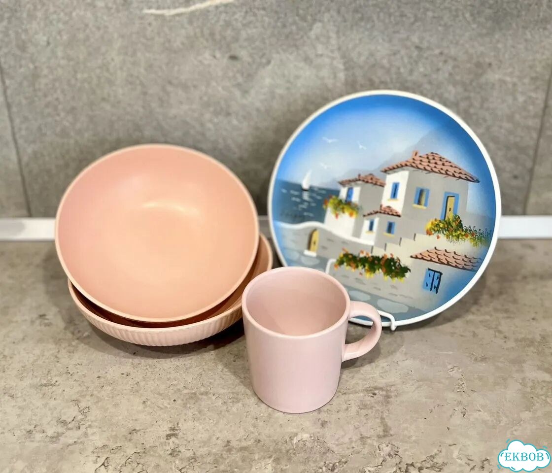 Тарелки и бокал из керамики фото 1
