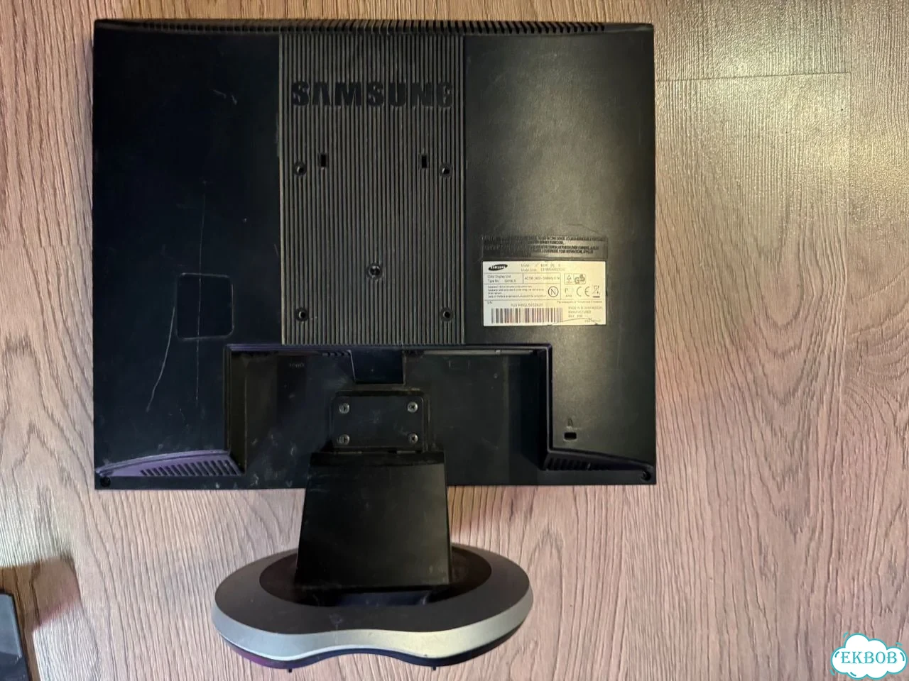 Монитор samsung и колонка фото 2